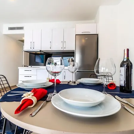 Daire Seafront Flat With Excellent Sea View In