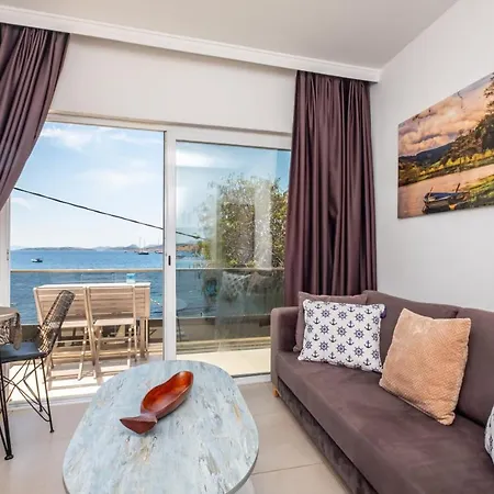 Daire Seafront Flat With Excellent Sea View In Bodrum