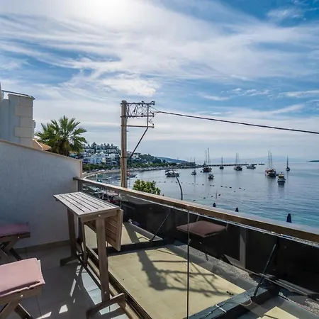 Daire Seafront Flat With Excellent Sea View In Bodrum