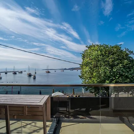 Daire Seafront Flat With Excellent Sea View In *